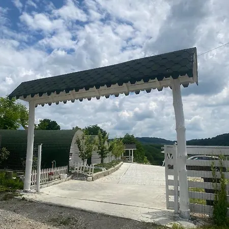 Casutele Verzi Din Campingplads Ocnele Mari